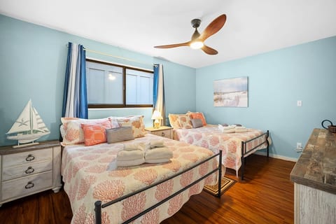 Coastal Charm - Beach, pickleball, golf, pets image 4