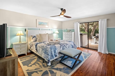 Coastal Charm - Beach, pickleball, golf, pets image 3