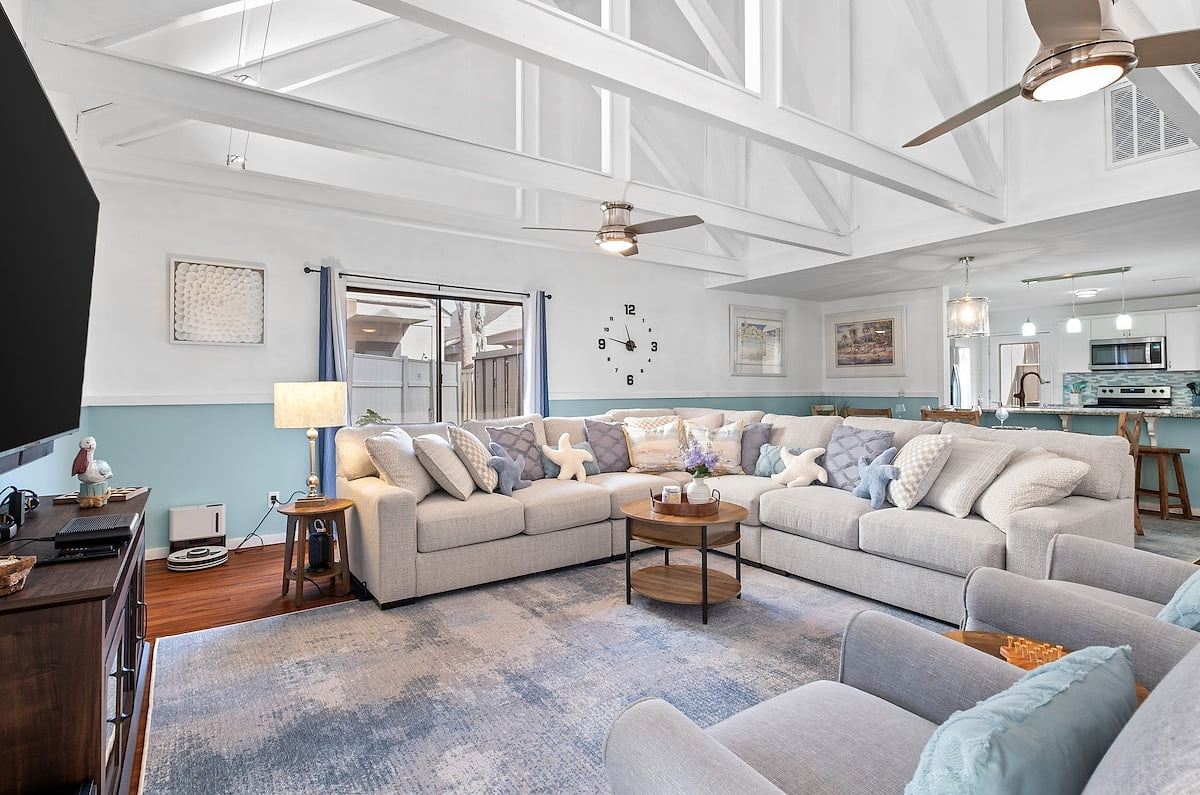 Coastal Charm - Beach, pickleball, golf, pets image 1