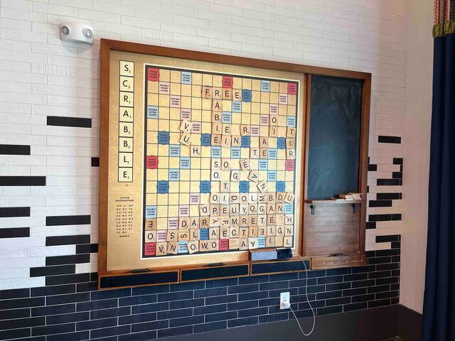 7 Min to IAH! Cozy Getaway w/WIFI & Free Parking! - Houston