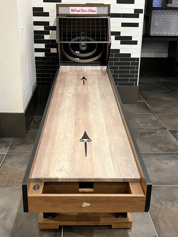 7 Min to IAH! Cozy Getaway w/WIFI & Free Parking! - Houston