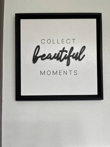 7 Min to IAH! Cozy Getaway w/WIFI & Free Parking! - Houston