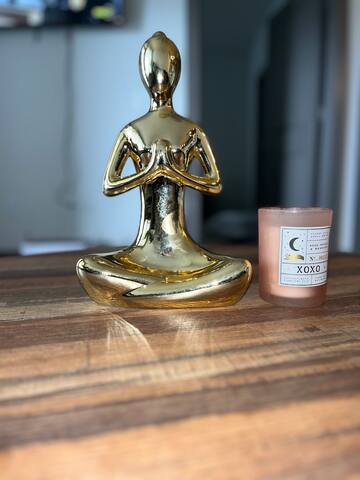 7 Min to IAH! Cozy Getaway w/WIFI & Free Parking! - Houston