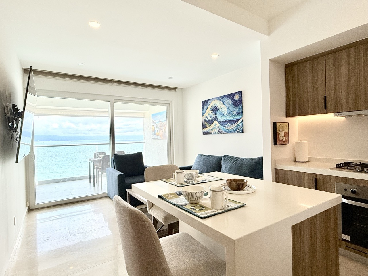 Bright & Breezy 1BR with Ocean View – Ideal for Families