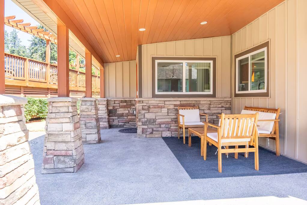 stunning-views!-pvt-beach+hottub+kayak+-mt-rainier/