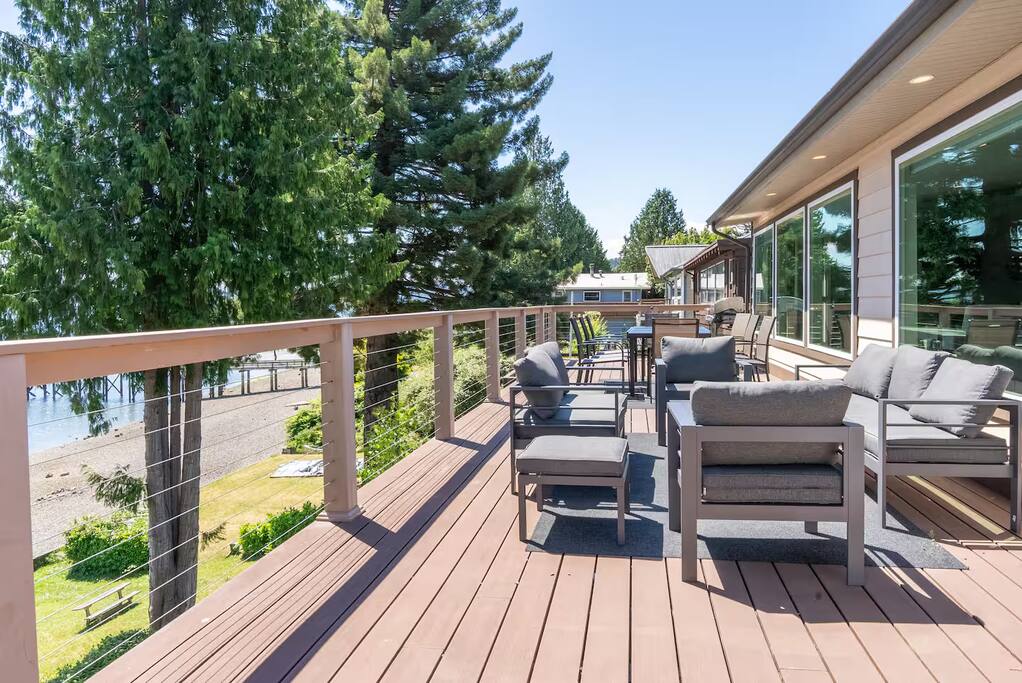 stunning-views!-pvt-beach+hottub+kayak+-mt-rainier/