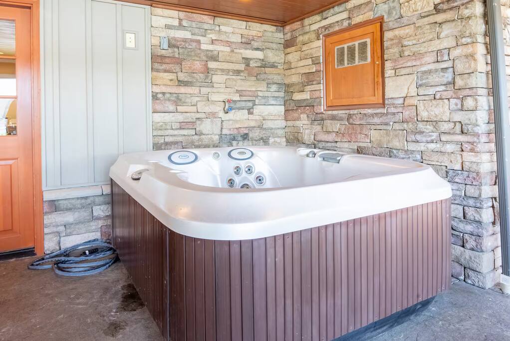 stunning-views!-pvt-beach+hottub+kayak+-mt-rainier/