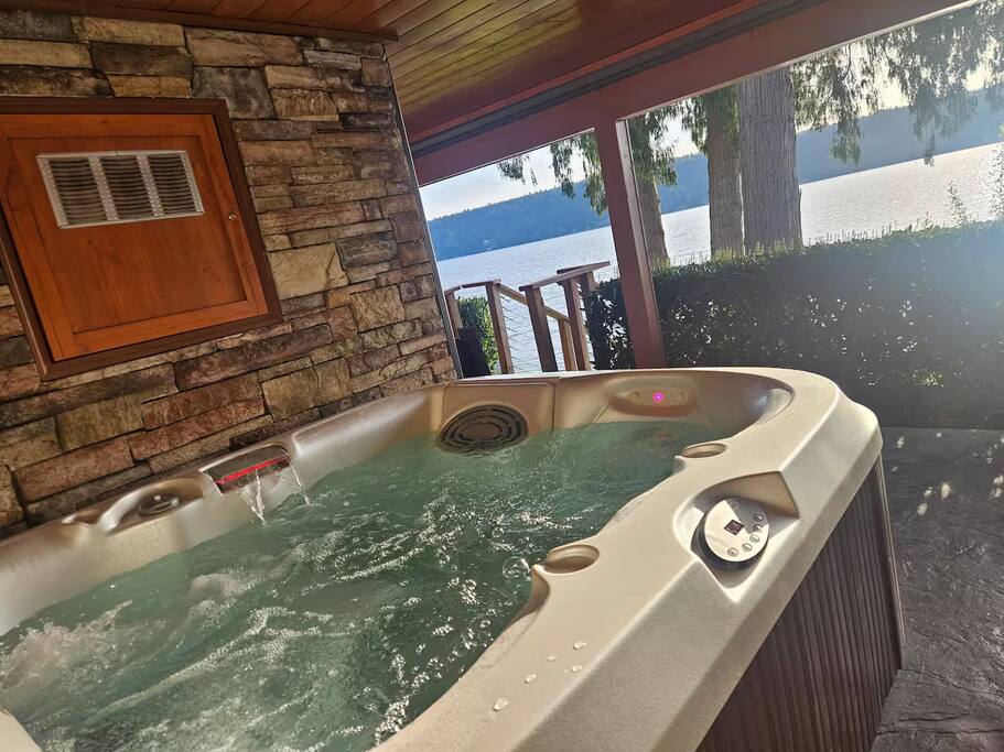 Soak and unwind in the private hot tub, available for guest use year-round. Perfect for relaxing after a day of adventure or stargazing at night, the hot tub offers a peaceful retreat with warm bubbles and beautiful outdoor surroundings