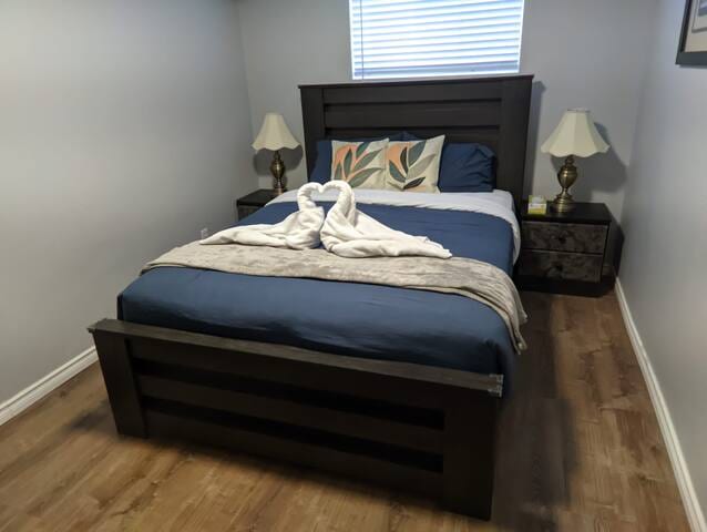 Cozy Private Queen Suite - Windsor