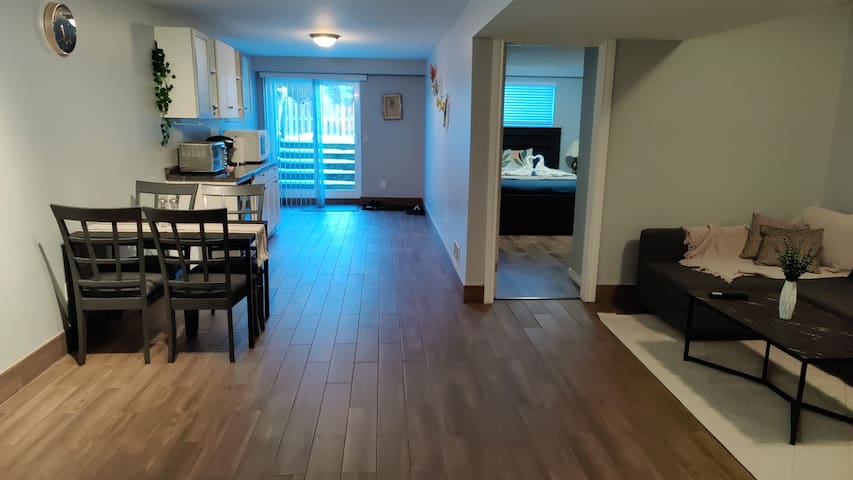 cozy-private-queen-suite/