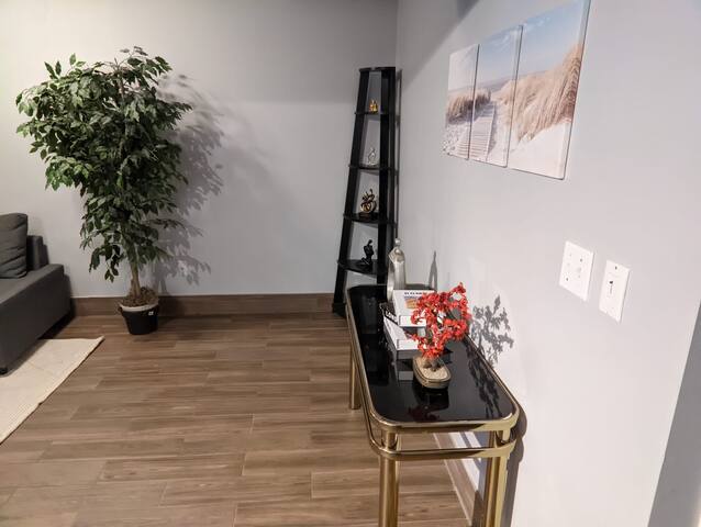 cozy-private-queen-suite/