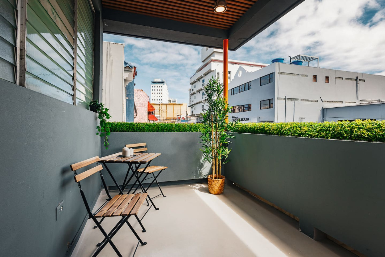 San Juan Stay - 2BR Apartment with Patio