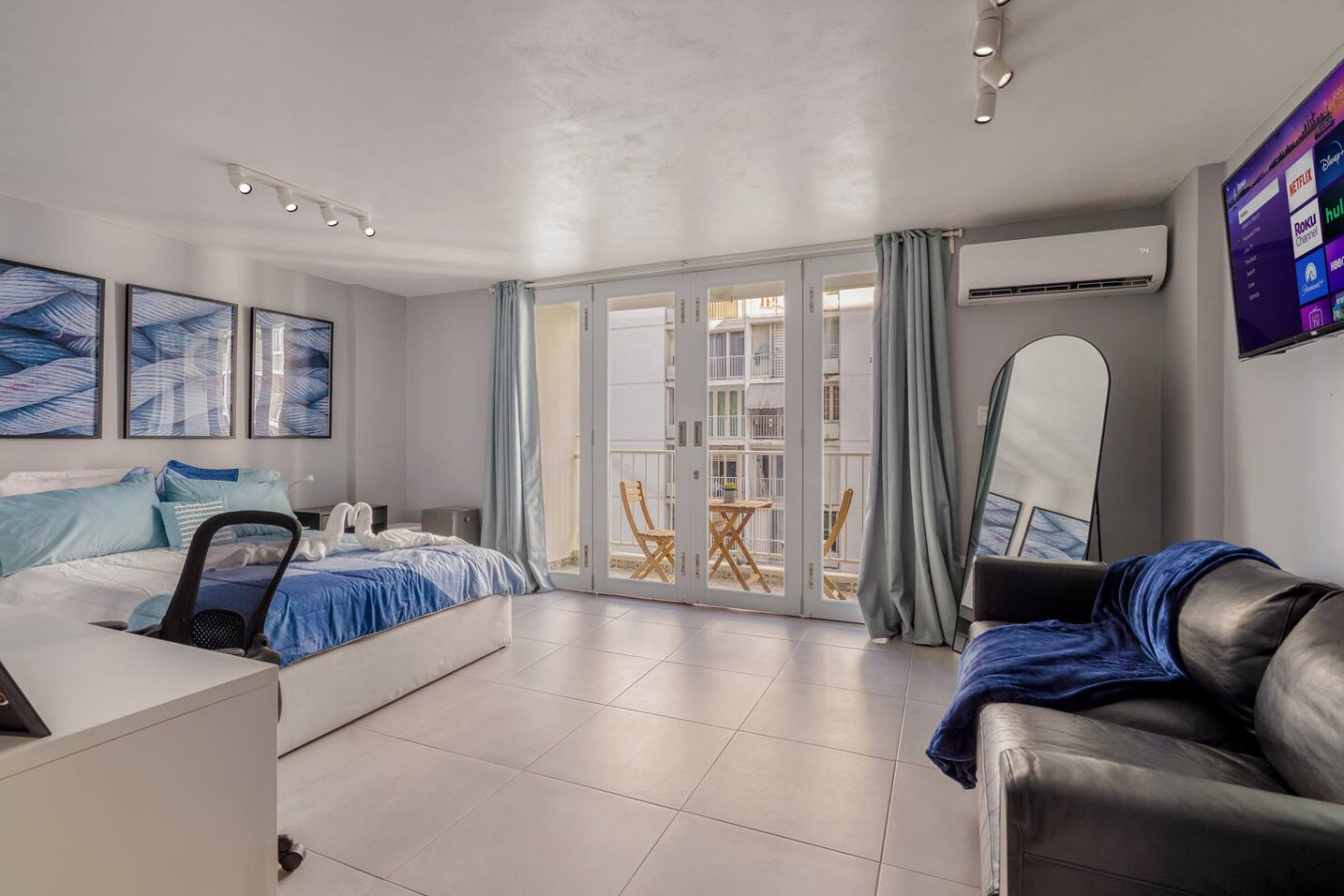 oceanside-pool-balcony/