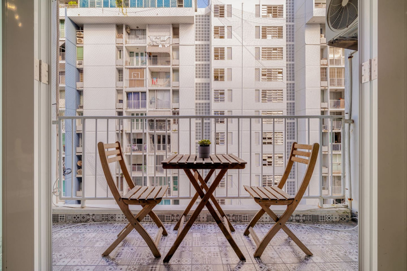 oceanside-pool-balcony/
