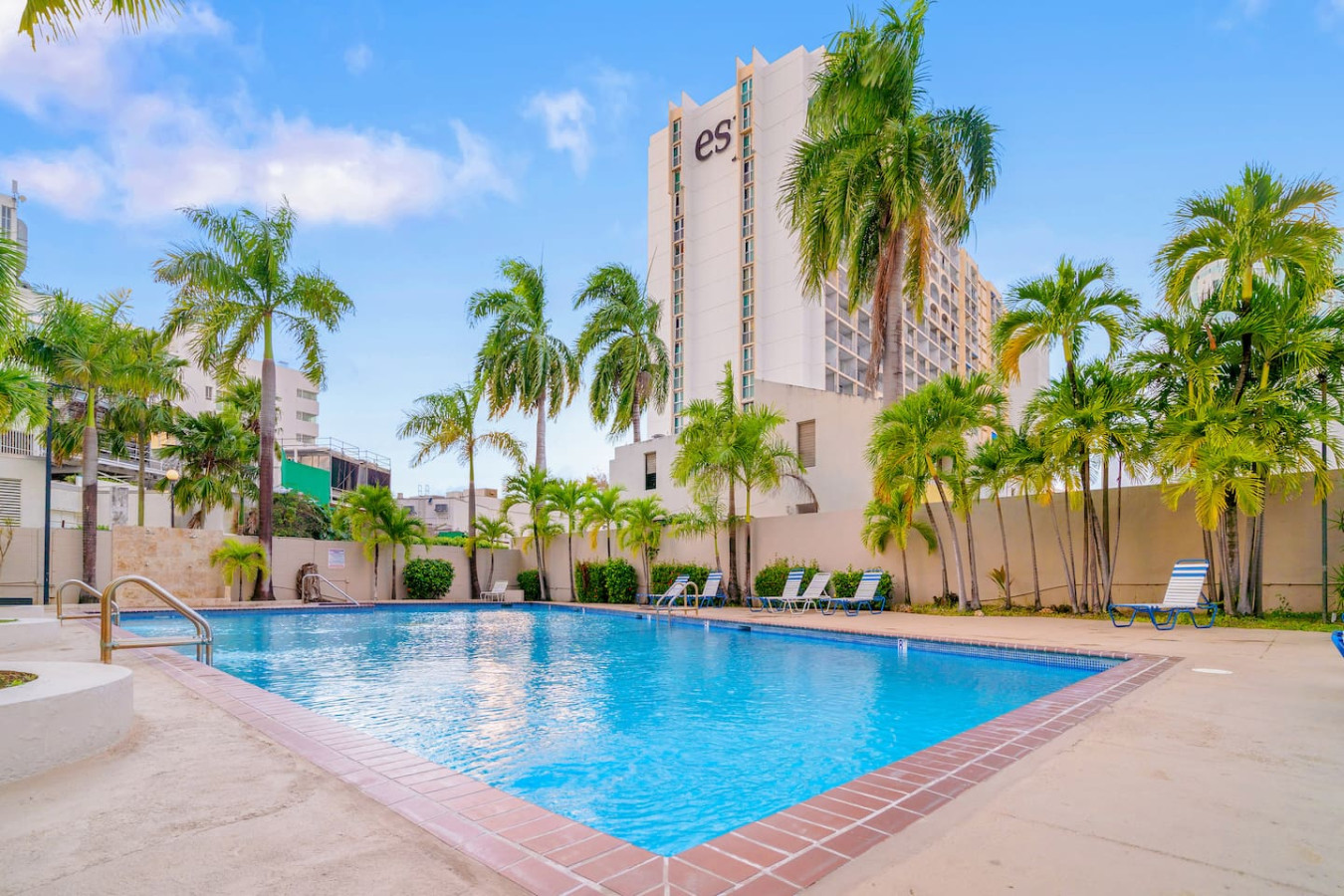 OceanSide - Pool Balcony