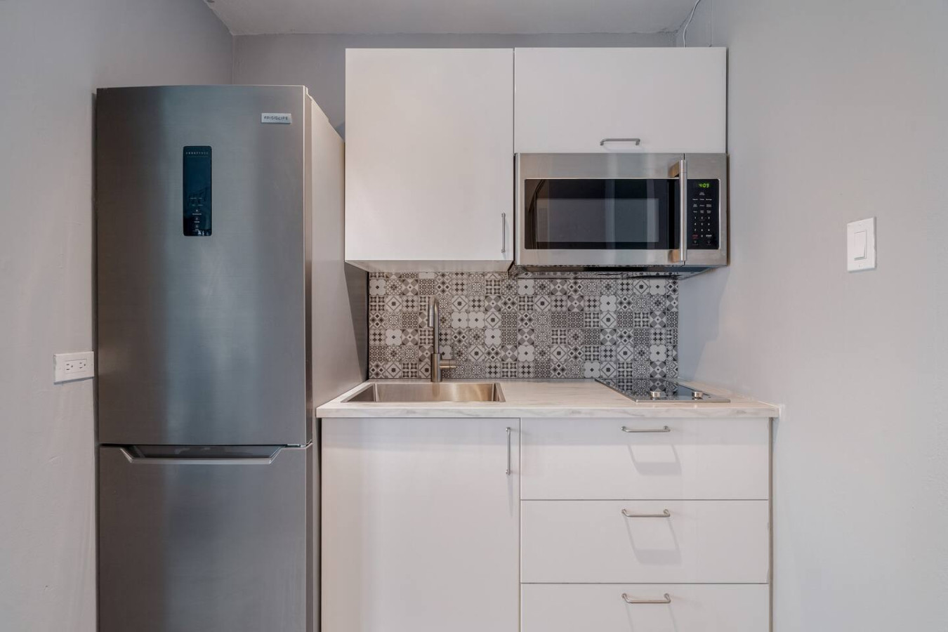 oceanside-pool-balcony/