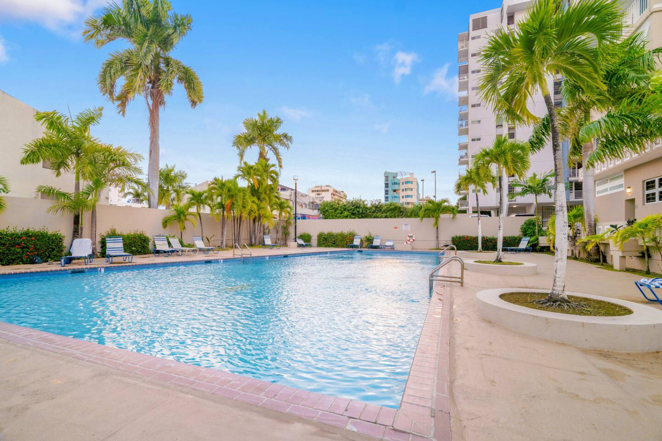 oceanside-pool-balcony/