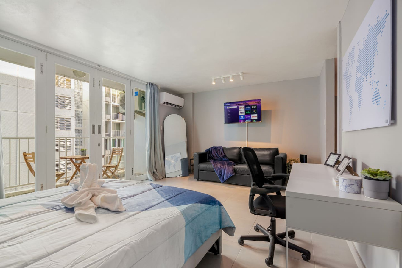 OceanSide - Pool Balcony