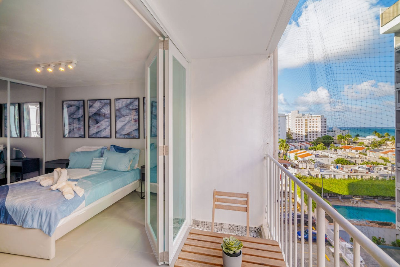 OceanSide - Pool Balcony