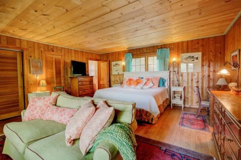 Primary bedroom with king bed. Featuring a Puffy mattress, fine linens, plenty of pillows, and a down comforter.