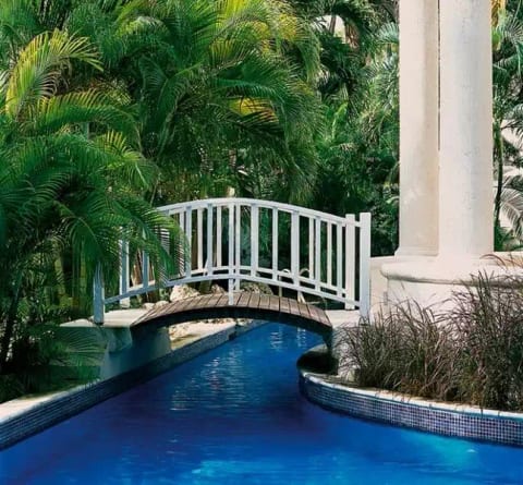 New Mansion - Beachfront, Paynes Bay