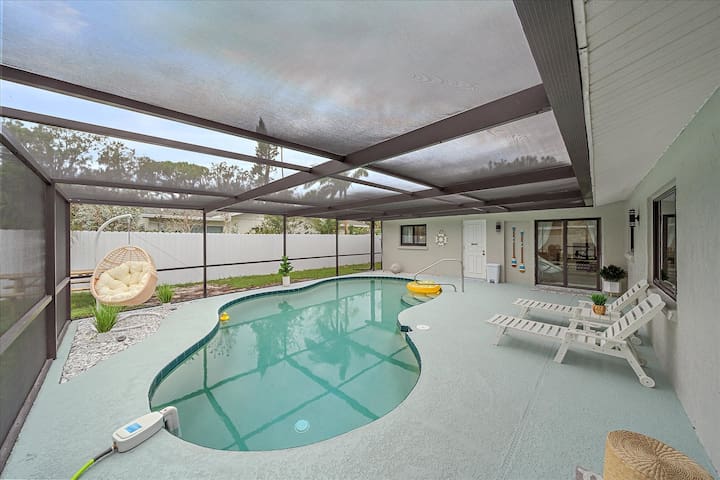 perfect-sarasota-getaway-close-to-all-heated-pool/