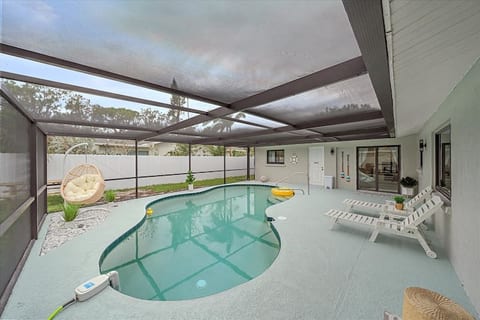 Perfect Sarasota Getaway:Close to all /Heated Pool