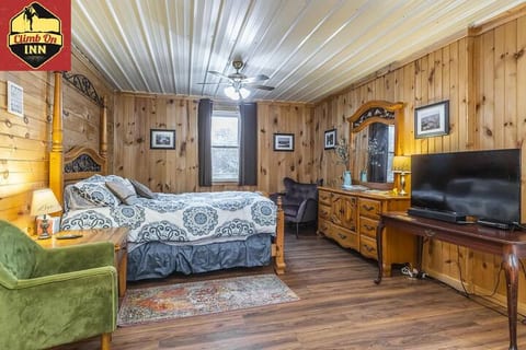 CLIMB ON INN - Apt 2 - Naturally Gorgeous- RRG