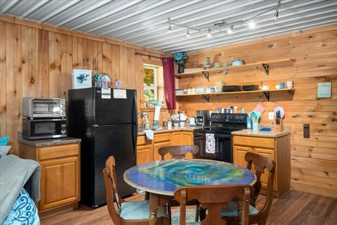 CLIMB ON INN - Apt 2 - Naturally Gorgeous- RRG