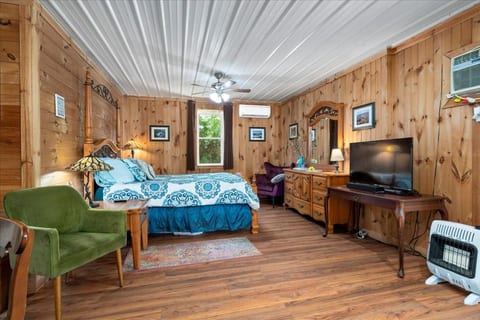 CLIMB ON INN - Apt 2 - Naturally Gorgeous- RRG