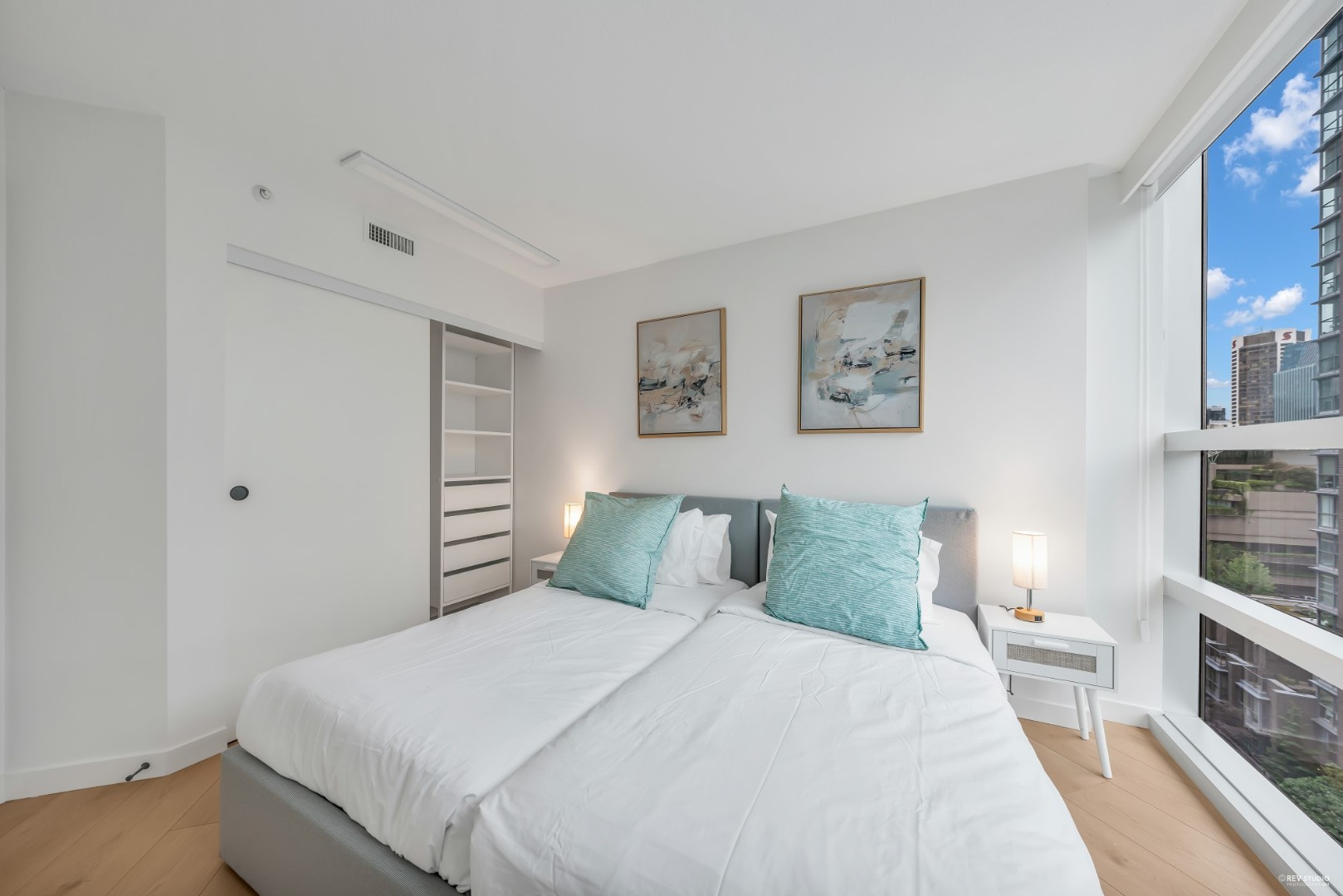 seabird-and-stone-or-bright-and-modern-2-bdrm-condo/