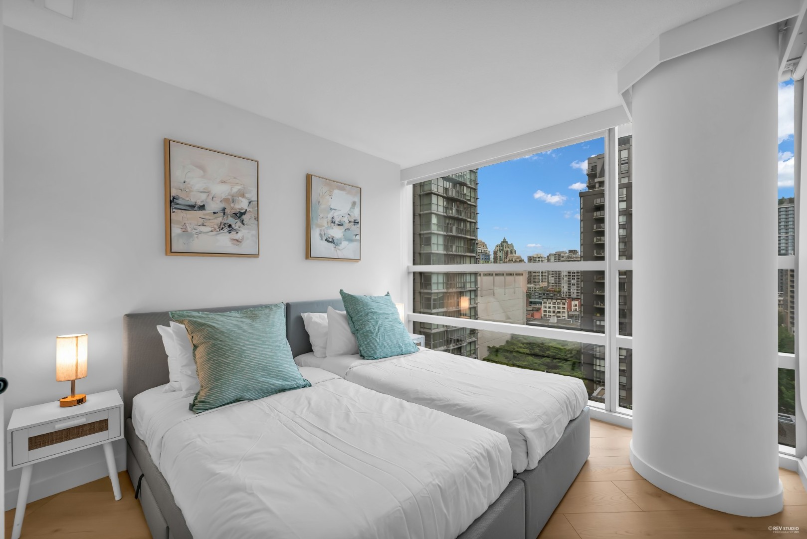 seabird-and-stone-or-bright-and-modern-2-bdrm-condo/