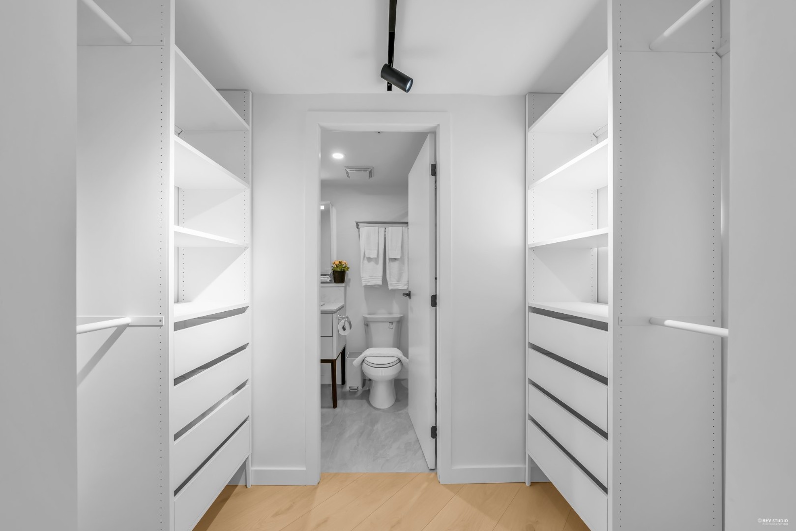 seabird-and-stone-or-bright-and-modern-2-bdrm-condo/