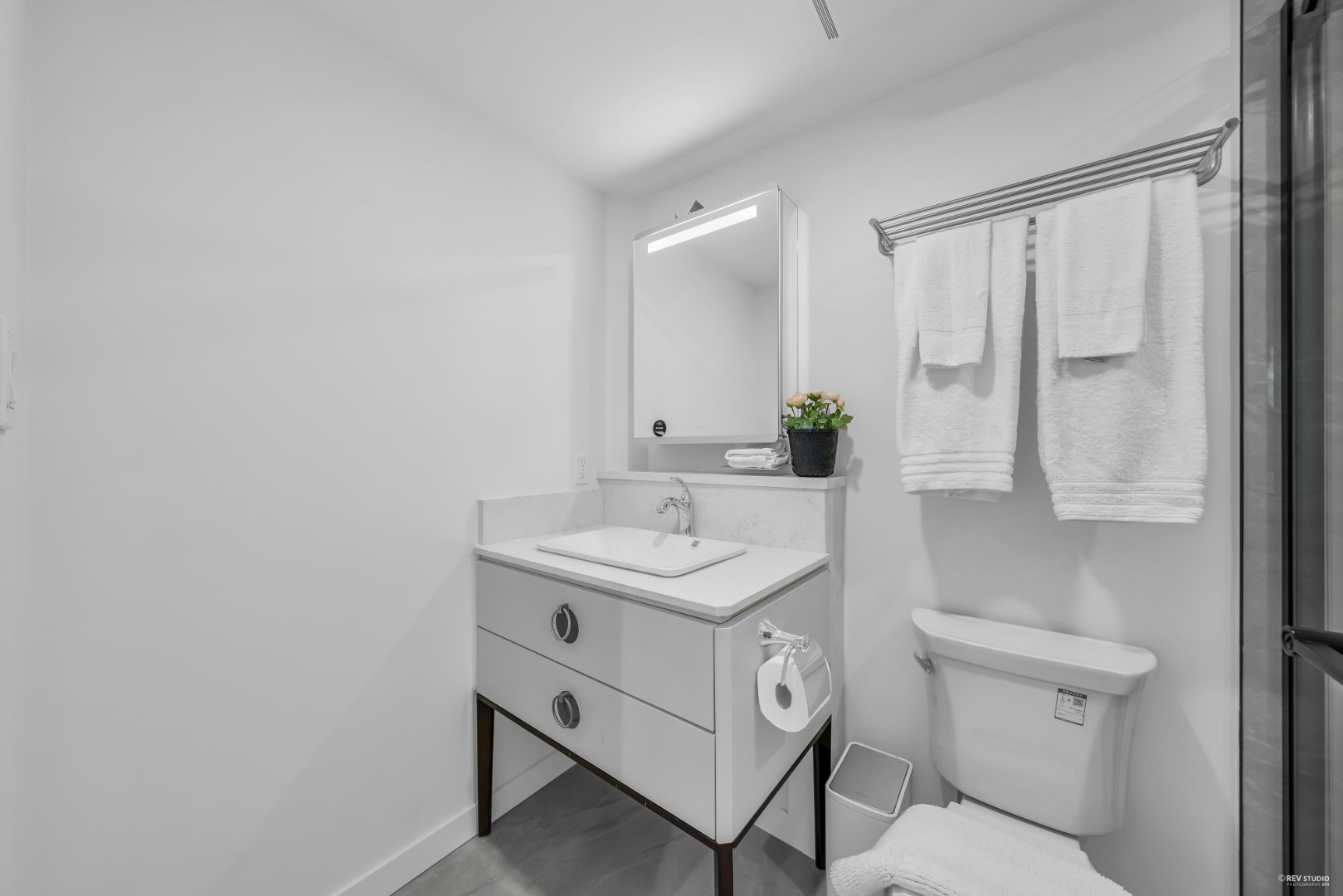 seabird-and-stone-or-bright-and-modern-2-bdrm-condo/