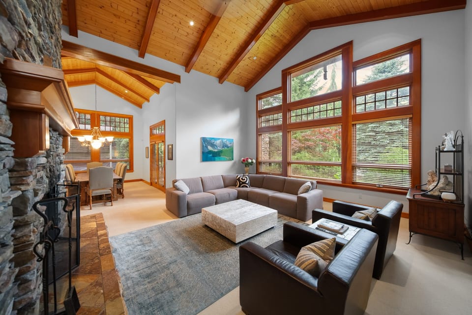 The Cedar & Snow -Creekside Chalet - Whistler