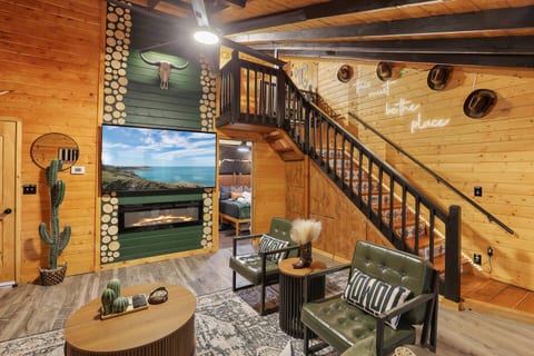 NEW! Hillside Getaway in the Pines | Games | Poker