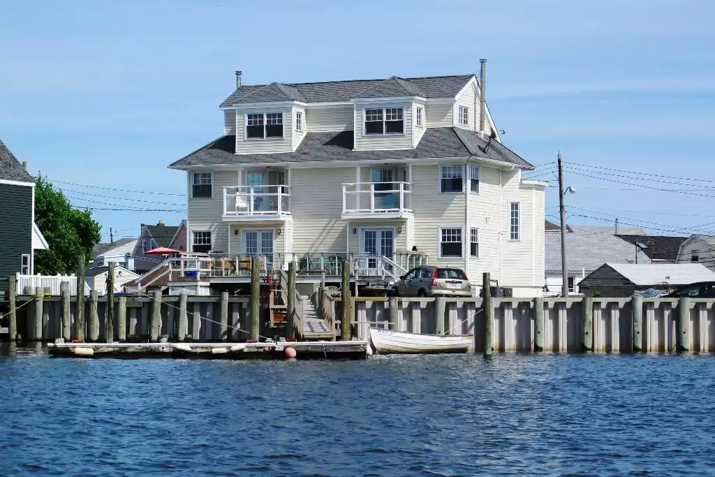 Waterfront Vacation Home - New York Waterfront Vacation Home - New York