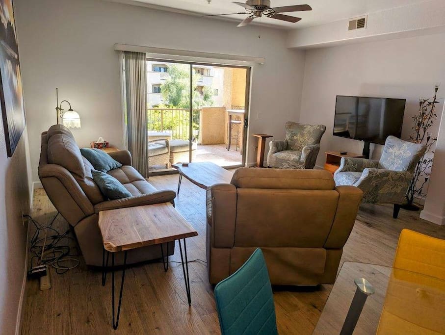 Living area, with TV