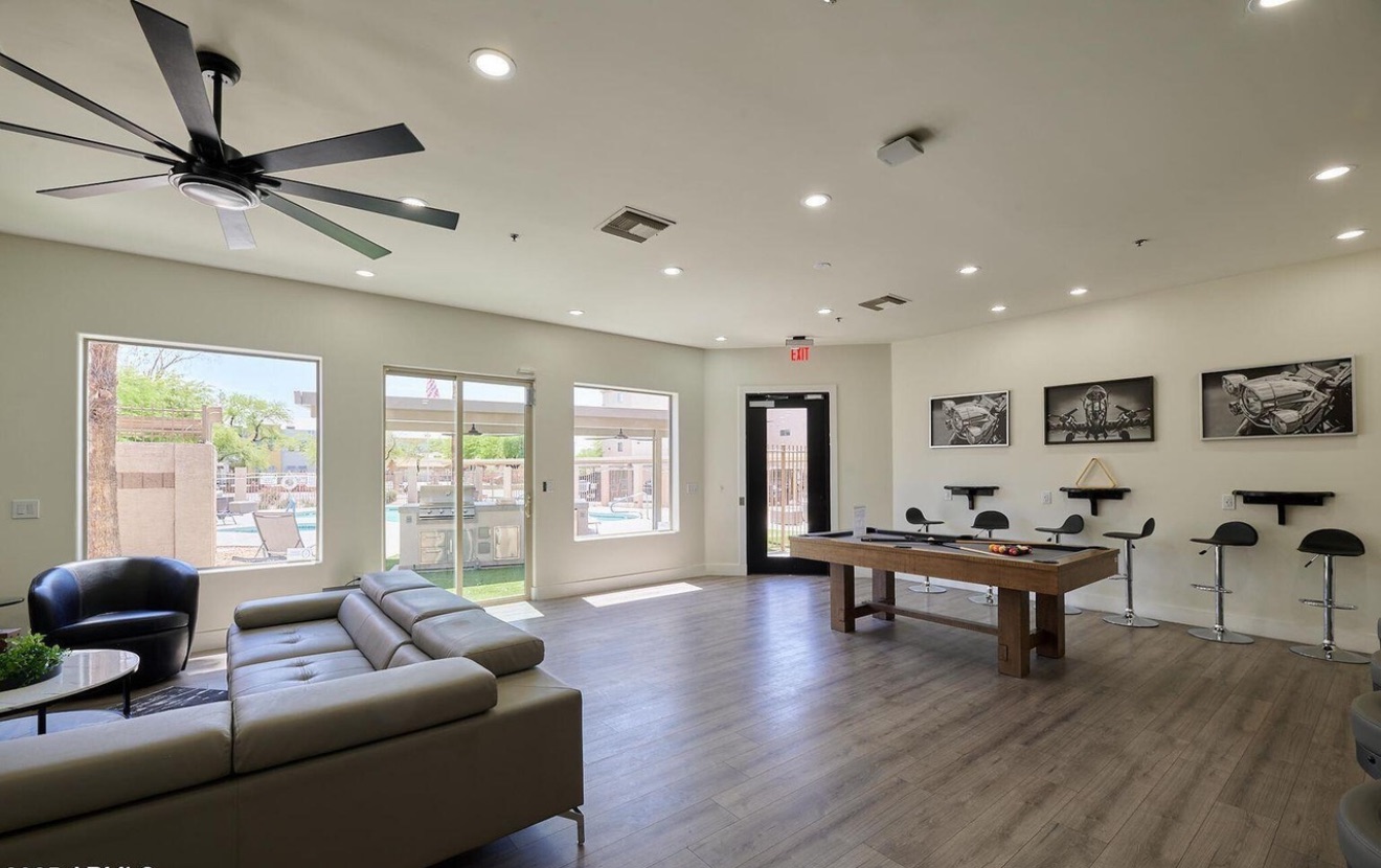 Condo has Gym, Pool & Balcony gated covered parking - Phoenix