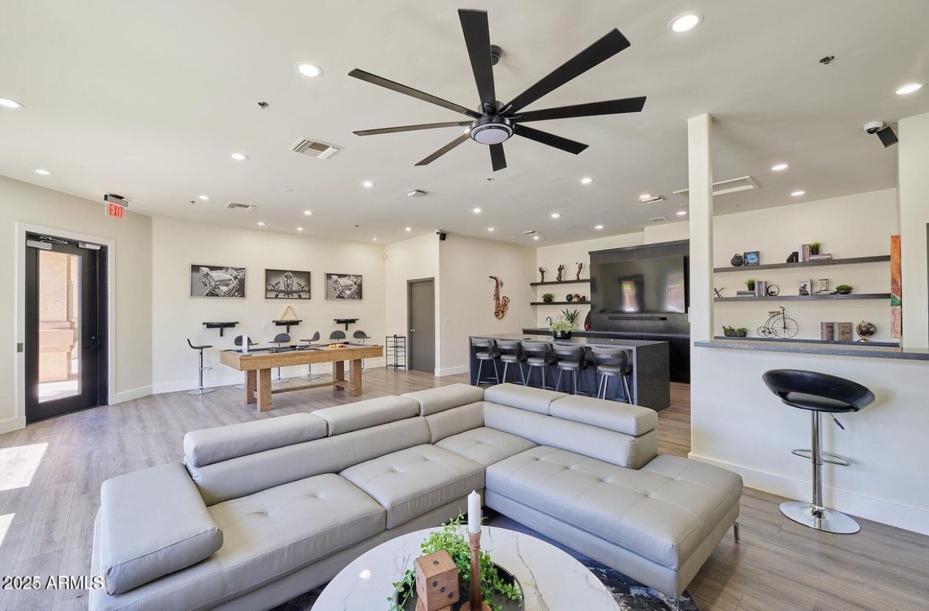 Condo has Gym, Pool & Balcony gated covered parking - Phoenix