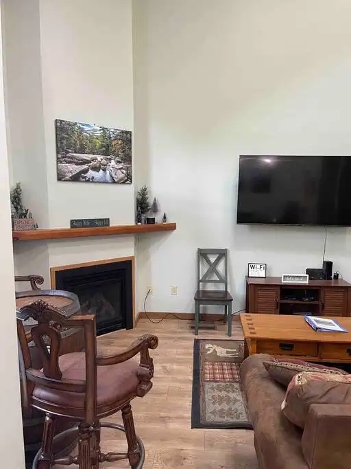 Sleeps 13 in North Conway w Game Room and Pool - North Conway Sleeps 13 in North Conway w Game Room and Pool - North Conway