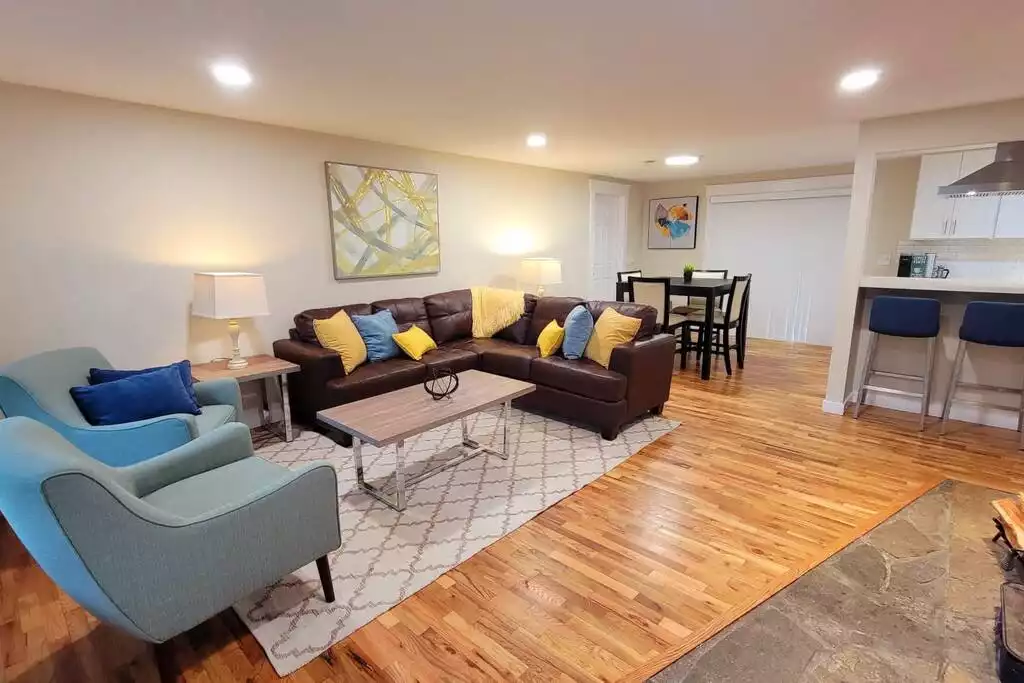 3-bdrm home with office! Pet Friendly! *Unit A*