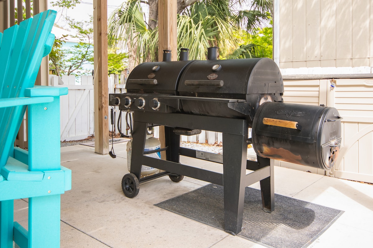 entire-pool-home-steps-to-beach/
