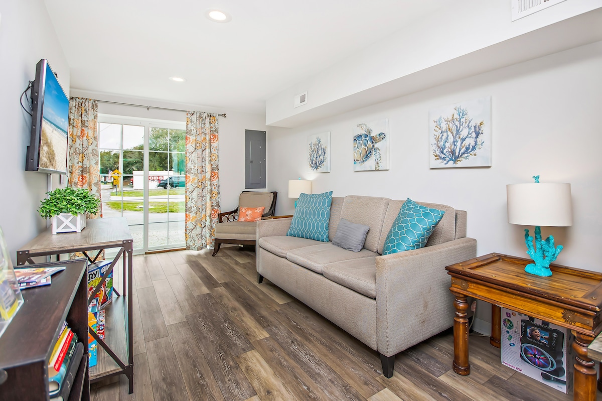 entire-pool-home-steps-to-beach/