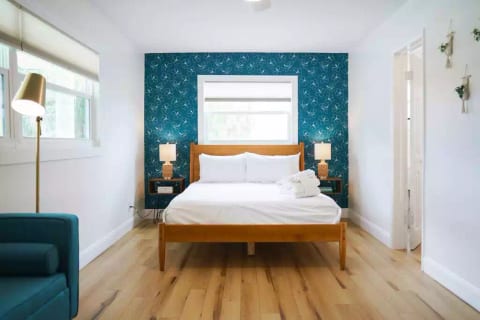 Lakeside Retreat-4plex Sleeps 20