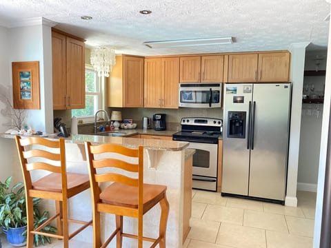 Shiplap Pool Cottage @ Beach 5/2