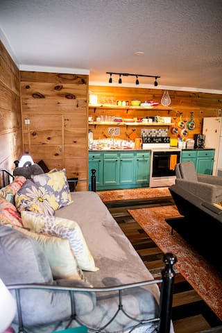 Climb On Inn ~APT 1- Explore Comfort & Nature -RRG