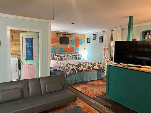 Climb On Inn ~APT 1- Explore Comfort & Nature -RRG