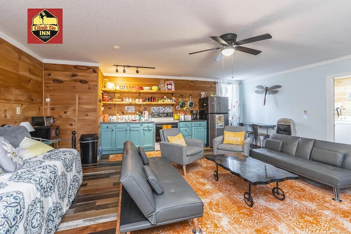 Climb On Inn ~APT 1- Explore Comfort & Nature -RRG