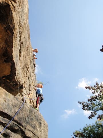 Climb On Inn ~APT 1- Explore Comfort & Nature -RRG